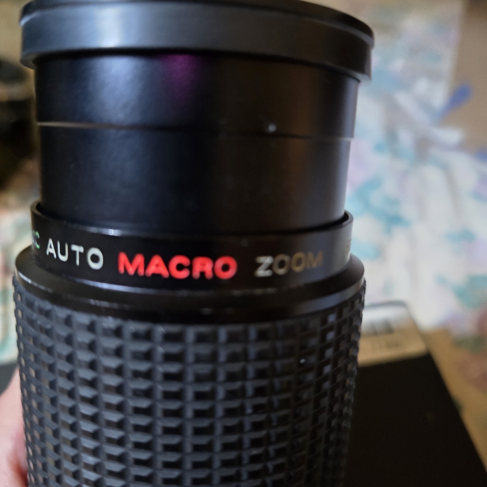 Black Telephoto Zoom Lens - Picture 2 of 11